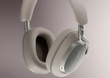 Produktbillede af Bowers & Wilkins Px8 S2, trådløse over-ear-hovedtelefoner i Nappa-læder og aluminium.