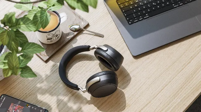 Sennheiser HDB 630 trådløse hovedtelefoner med BTD 700 USB-C Bluetooth-sender