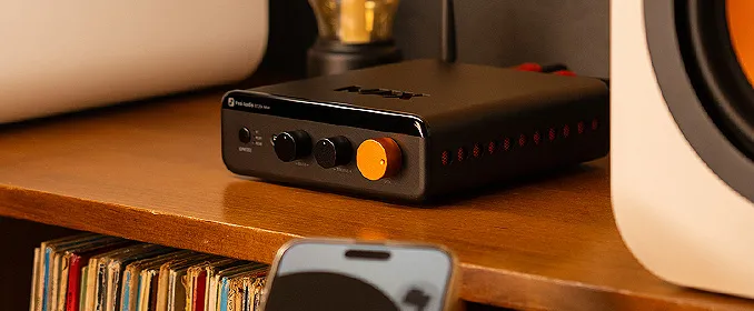 Fosi Audio BT20A MAX kompakt 2.1‑forstærker med Bluetooth og subwooferudgang