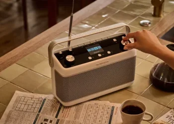 Roberts Stream 219 bærbar radio med farveskærm