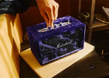Marshall x Hendrix Acton III Bluetooth-højttaler i lilla velour