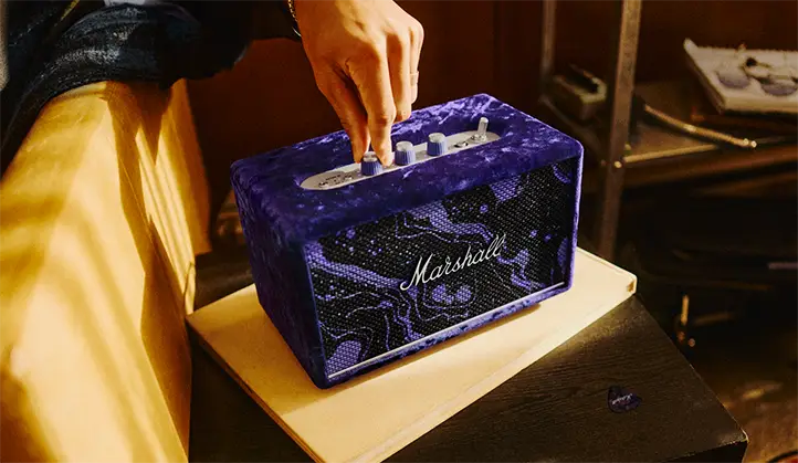 Marshall x Hendrix Acton III Bluetooth-højttaler i lilla velour