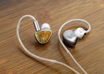SIVGA Lyrebird hybride in-ear-høretelefoner med håndlavede frontpaneler i stabiliseret træ.
