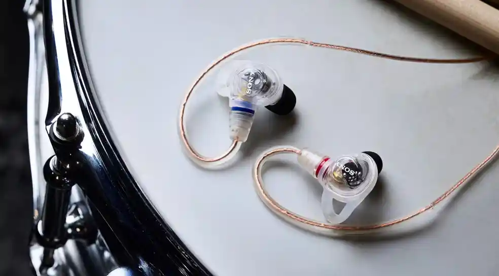 Sony IER-M500 professionelle in-ear-monitorer med transparent design til scene og studie.