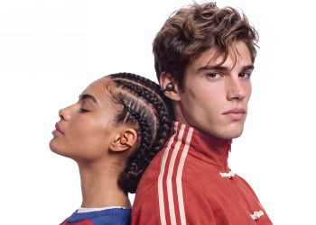 CMF Clip Pro open-ear-høretelefoner med C-formet design og opladningsetui med Smart Dial.