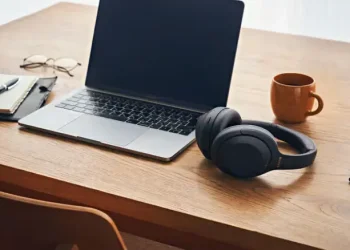 Sony WH-1000XM4, modellen der ifølge lækket danner grundlag for den kommende Sony WH-1000XM4C.