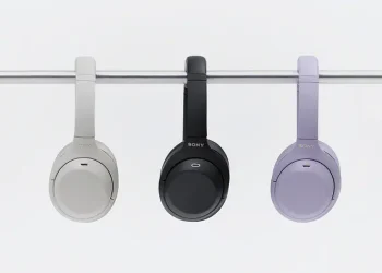 Sony WH-1000XM4C i tre forskellige farver