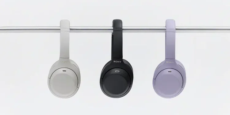 Sony WH-1000XM4C i tre forskellige farver