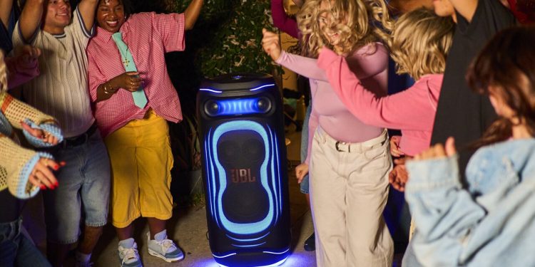 JBL PartyBox Ultimate 2 med integreret lysshow